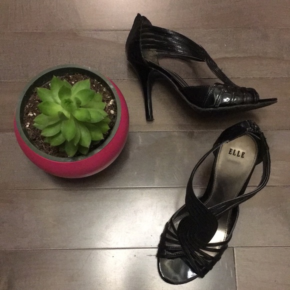 Elle Shoes - Black sexy EUC strappy heels Elle size 6!